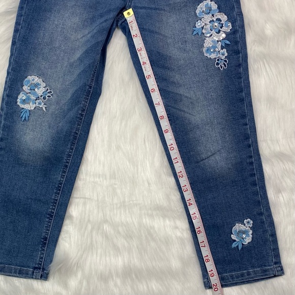 Justice Flower Apliquรฉ Embellished Blue Jeans 
Size 12 - Picture 12 of 14
